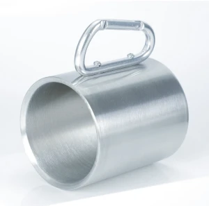 Double-layered mug with carabiner