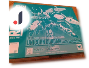 Unicorn Gundam Robot with Shield — Figure, Bandai