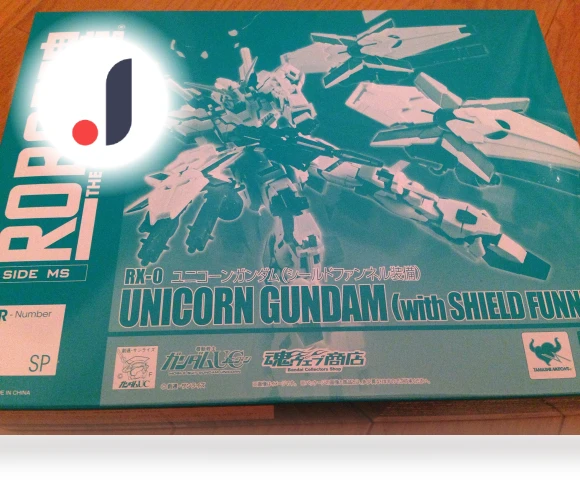 Unicorn Gundam Robot with Shield — Figure, Bandai