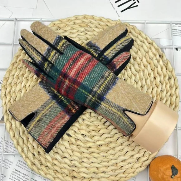 Touchscreen Wool Gloves — Gloves, Female s