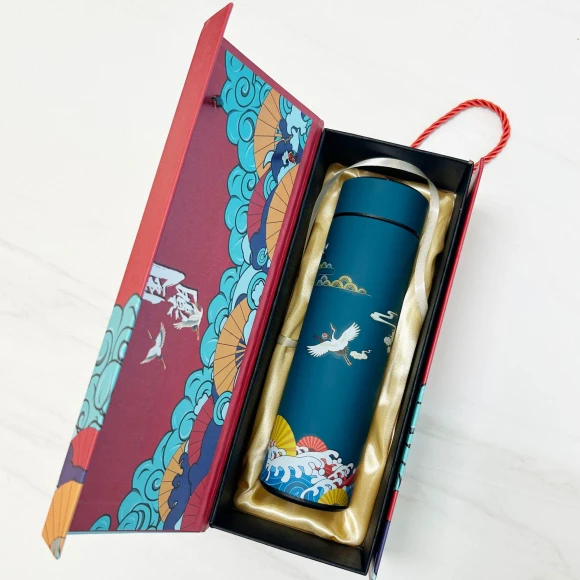 Retro Insulated Mug with Smart Temperature Display — Travel Drinkware, the BAY