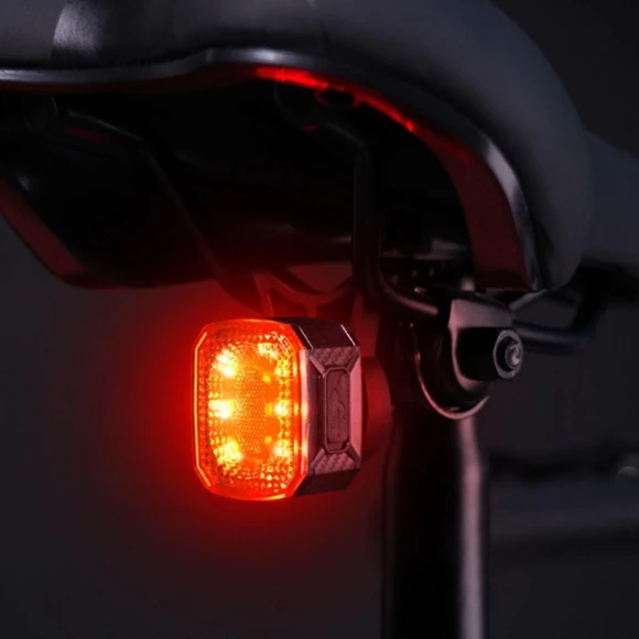Taillights with Intelligent Brake Vibration Sensing — Smart Bike Light, Bookcase