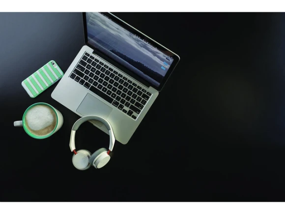 Wireless headphones — Wireless Earbuds, Plantronics