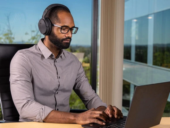 Black Wireless Over-Ear Headphones — Wireless Earbuds, Monoprice