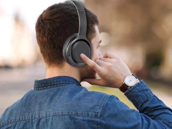 Over-ear Bluetooth headphones, Black — Wireless Earbuds, Monoprice
