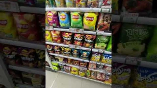 7-Eleven en Chine : grosse déception… sauf pour le parapluie ! 😅🇨🇳