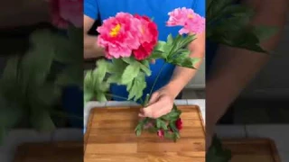 The right way to put artificial flowers in vase #shorts #tipsandtricks #lifehacks