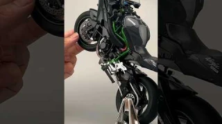Model of Kawasaki Ninja H2R The most popular large displacement motorcycle model #diecast #modelmoto