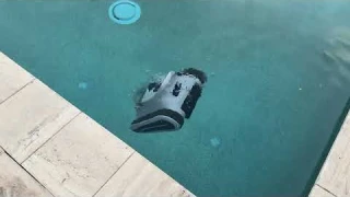 The best Pool Cleaning Robot Seauto Crab Pool Cleaner Review #poolcleaning #poolvacuum