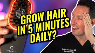 Dermatologist testing red light hair comb | Laduora DUO