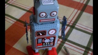 Clockwork Metal Robot - unboxing and review