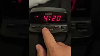 REVIEW: SHARP Digital Alarm Clock with Keyboard Style Controls, Battery Back-up, Easy to Use, Simple