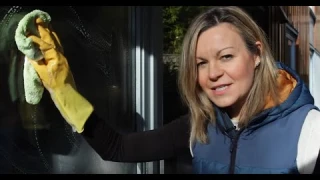 How to get streak-free glass with a window vacuum