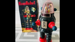 Mechanical Moon Robot is a cool GIANT sized Robby Robot Wind Up !