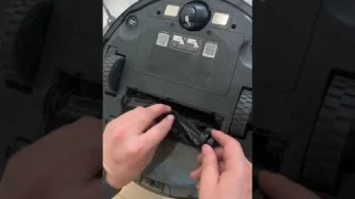 How to install the main brush of a vacuum cleaner robot