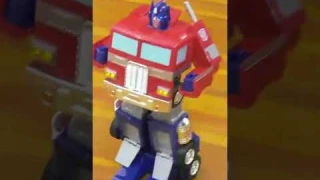 Transformers AutoBot Optimus Prime Converting RC from Jada Toys Review! #shorts