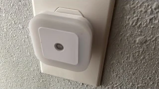 Uigos LED Night Light Lamp with Smart Sensor REVIEW