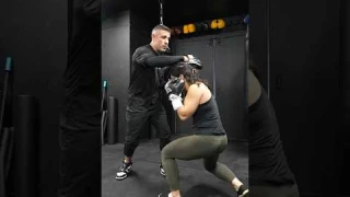 Basic boxing combo 1-2-3 roll RH-3-2-roll LH-2-3 #boxingtips #boxing