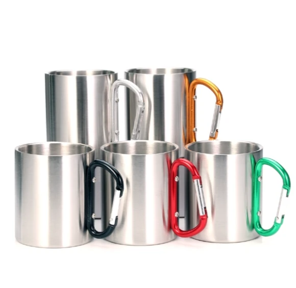 Double-layered mug with carabiner