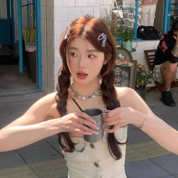 Fringe Hair Clip, Dopamine