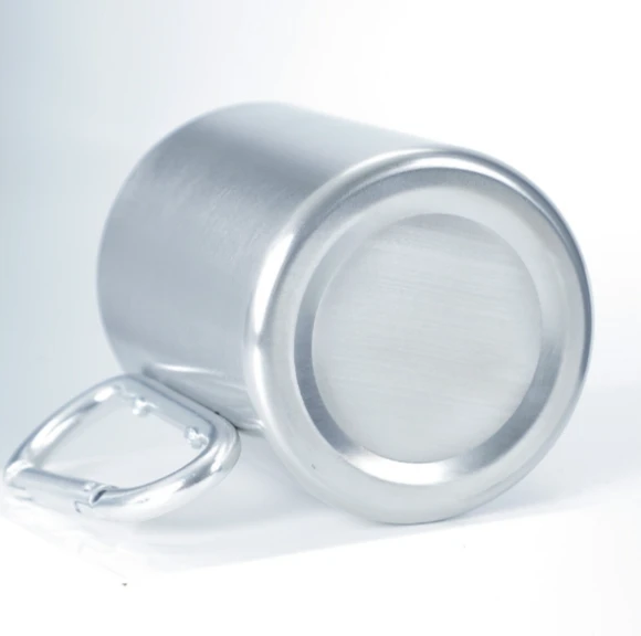 Double-layered mug with carabiner