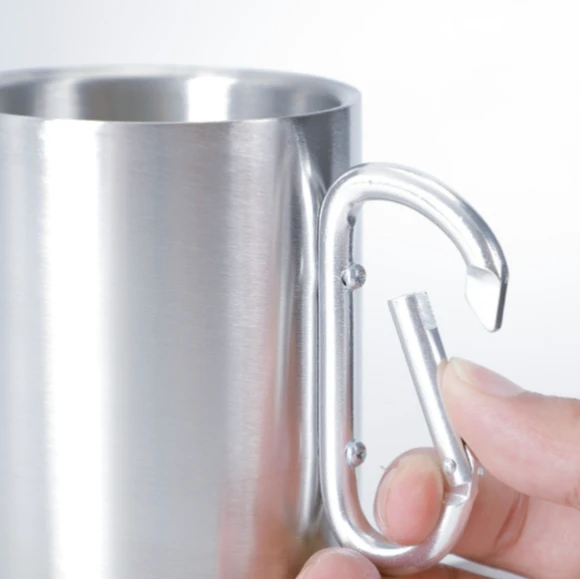 Double-layered mug with carabiner