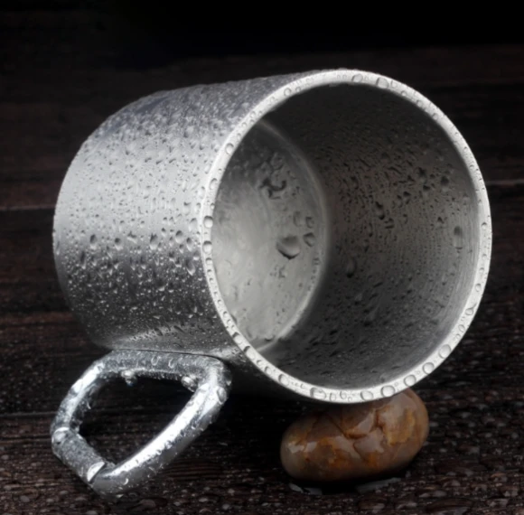 Double-layered mug with carabiner
