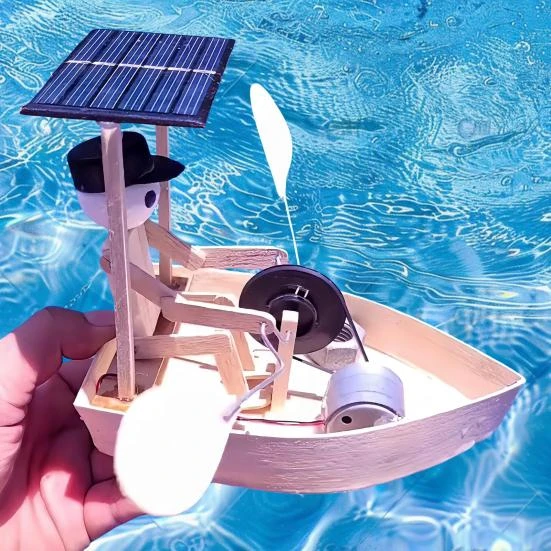 Solar Powered Rowing Robot Toy Set, Live City Fashion Home Decor