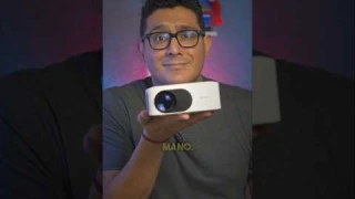 Con este mini proyector lleva el cine a todos lados #dyatech #tech #techtips #proyector  #peliculas