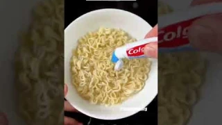 Wait for the noodles to change color! 😳😋