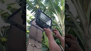 INSTALLING SOLAR LIGHT IN THE BACKYARD 60W BRIGHTNESS 6500K #solarlights #outdoorlighting