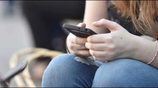 Escándalo y estafa: tiene 17 años y gastó $25 mil dólares con las tarjetas de crédito de sus amigas