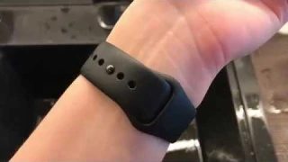 Apple Watch sports band/rubber strap review after 1 year (durability, sweat, look, design)