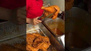 sehari bisa goreng ratusan ekor ayam utuh #shorts #kuliner #ayamgoreng