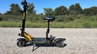 The Ausom Leopard is an Affordable Foldable Powerful Scooter with a Seat!