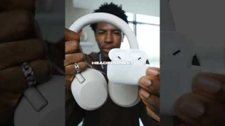 Earbuds vs Headphones